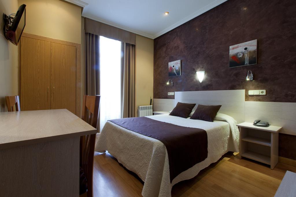 Hotel Mediodia Madrid Exterior photo