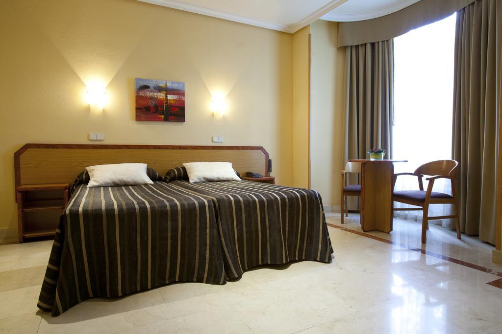 Hotel Mediodia Madrid Exterior photo
